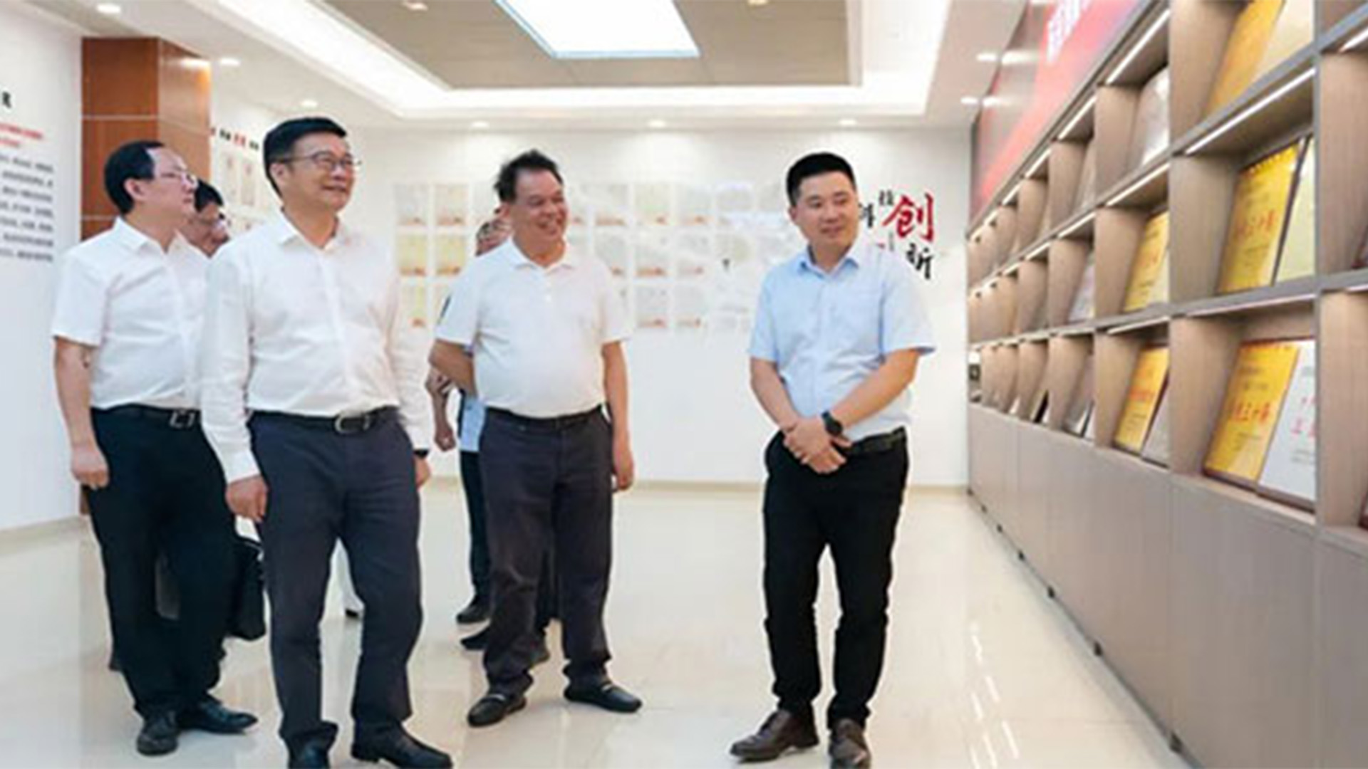 溫州灣新區(qū)黨工委書記、管委會主任周一富走訪浙江石化閥門有限公司